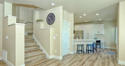 Spacious & Modern Downtown Pismo Beach Townhouse