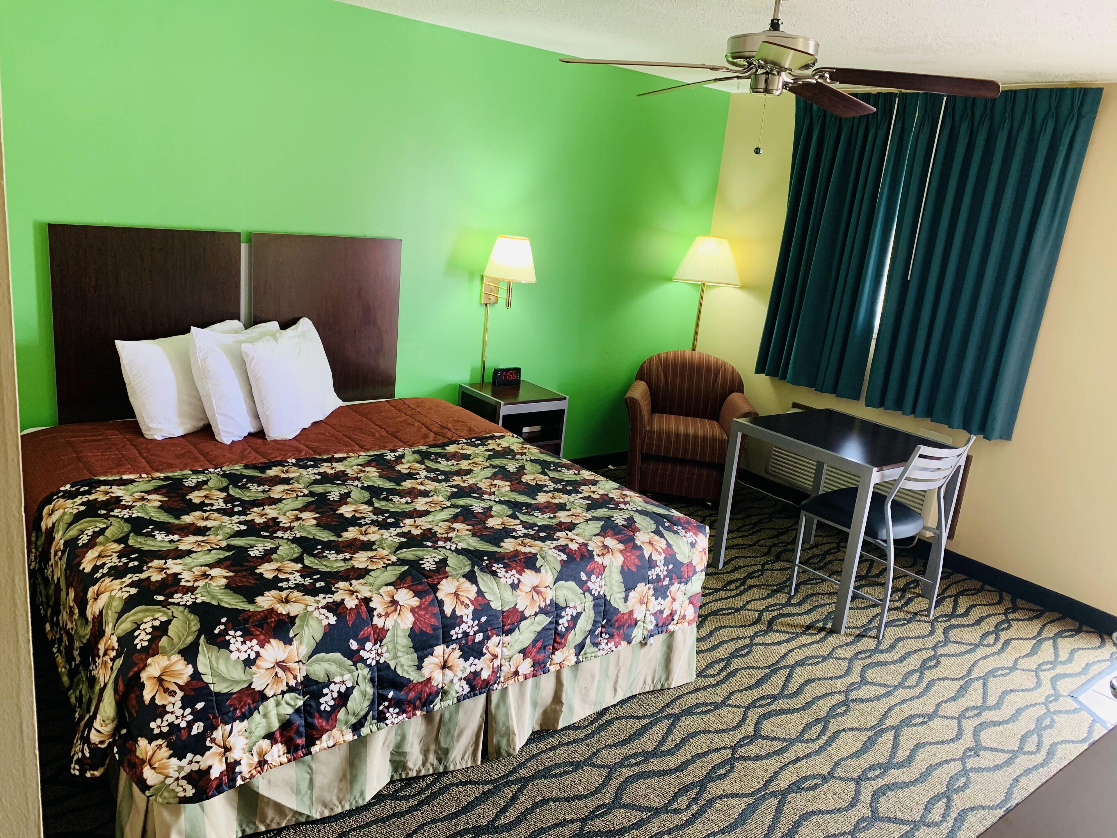 Room | Desk, free WiFi