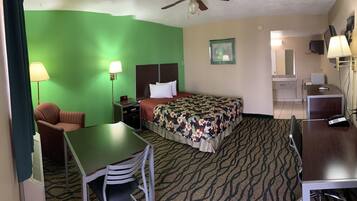 Eenpersoonskamer | Een bureau, gratis wifi