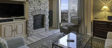 Flat-screen TV, fireplace, DVD player, stereo