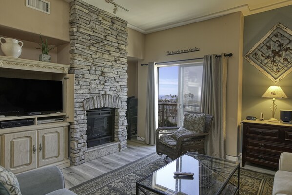 Flat-screen TV, fireplace, DVD player, stereo