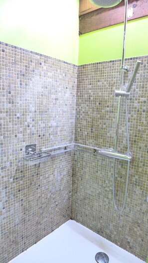 Bathroom - Seignosse Les Bourdaines, “Bouharde” villa, 2 stars, sleeps 10, quiet location, walking... (SEIGNOSSE)