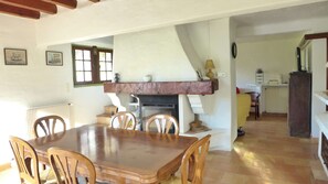 Dining - Seignosse Les Bourdaines, “Bouharde” villa, 2 stars, sleeps 10, quiet location, walking... (SEIGNOSSE)