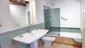 Bathroom - Seignosse Les Bourdaines, “Bouharde” villa, 2 stars, sleeps 10, quiet location, walking... (SEIGNOSSE)