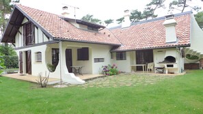 Exterior - Seignosse Les Bourdaines, “Bouharde” villa, 2 stars, sleeps 10, quiet location, walking... (SEIGNOSSE)