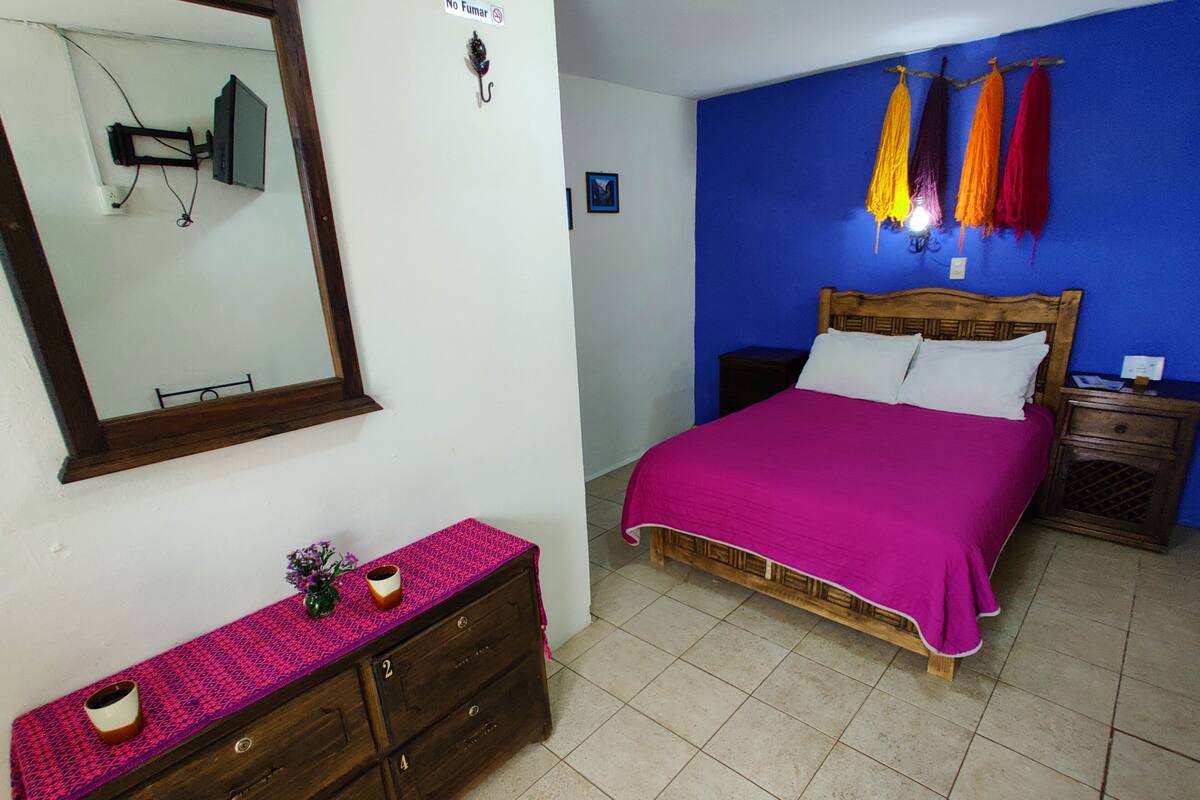 Habitación básica doble | Wifi gratis, decoración individual, mobiliario individual
