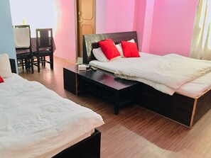 Tabla de planchar con plancha, wifi gratis y ropa de cama 