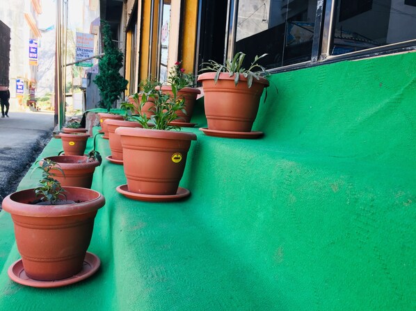 Vista frontal de la propiedad