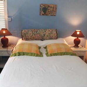 1 bedroom, iron/ironing board, WiFi, bed sheets - mazle tov. welcome to my house an artists retreat and antiques shop. (bridgetown barbados)