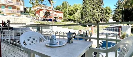 تناول الطعام بالخارج