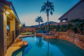 Outdoor pool, a heated pool - 🌴🏊‍♂️🌞⛳Paradise off the strip, 4BR+Big Loft+Fun Backyard (Henderson)