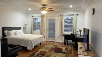 2 bedrooms, desk, iron/ironing board, free WiFi