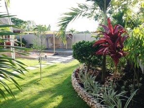 行政别墅, 1 张特大床 (Lubi Lubi) | 花园景观