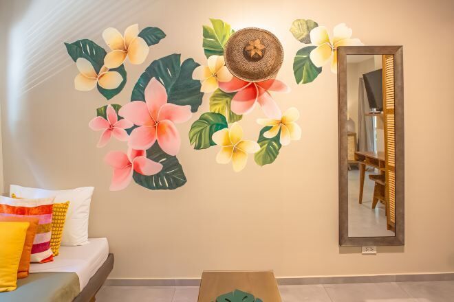 セーフティボックス (室内)、客室ごとに異なる装飾、客室ごとに異なるインテリア、デスク