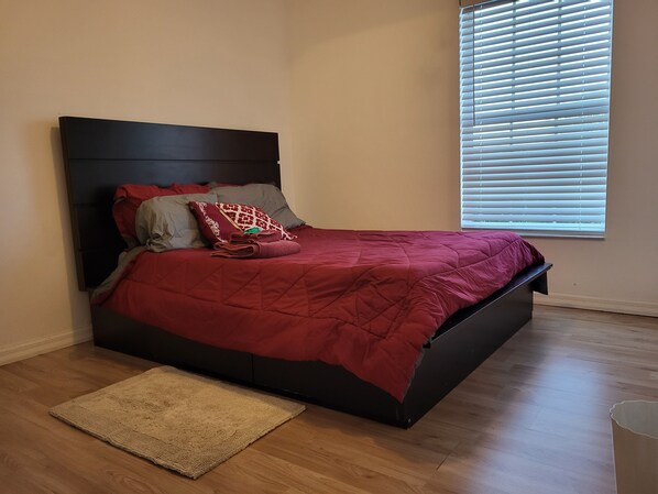 4 bedrooms, desk, free WiFi, bed sheets