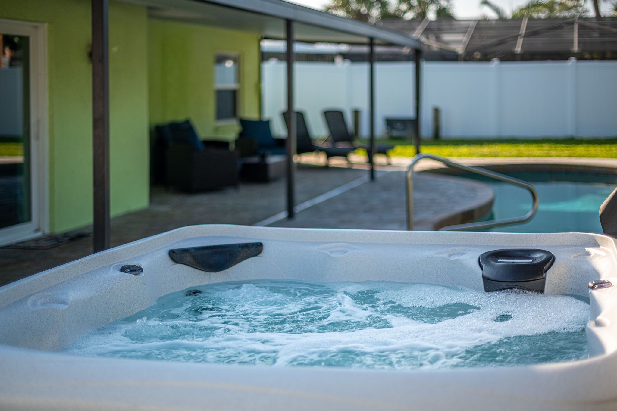 Casa Flamingo Family Beach Retreat w\ Heated pool, hot tub; Walk to Ocean & Pier