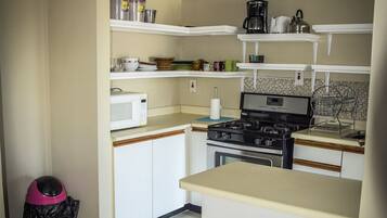 Classic Townhome | Private kitchen