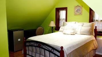 1 bedroom, individually decorated, individually furnished