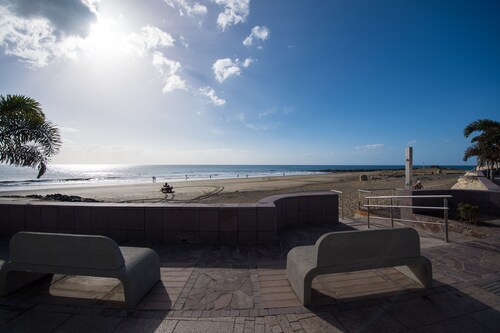 ASARA BEACH 3. FIRST LINE NEXT TO THE SEA