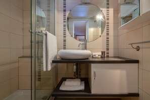 淋浴設備、風筒、提供毛巾