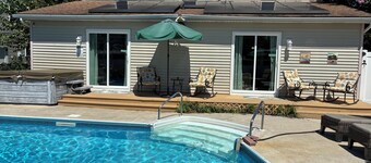 Hawaiian Getaway in Cape May! Hot tub open year round! Dog friendly!
