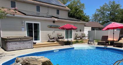 Ohana Breeze: Hawaiian Getaway in Cape May! Hot tub open yr round -Dog friendly!