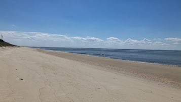 靠近海滩、沙滩椅