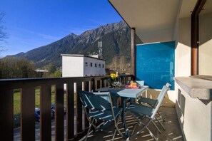 Outdoor dining - Apt. La Larze 58, Chamonix, France (Chamonix)