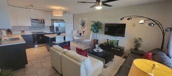 Modern Condo-Mountain Views-Heated Pool