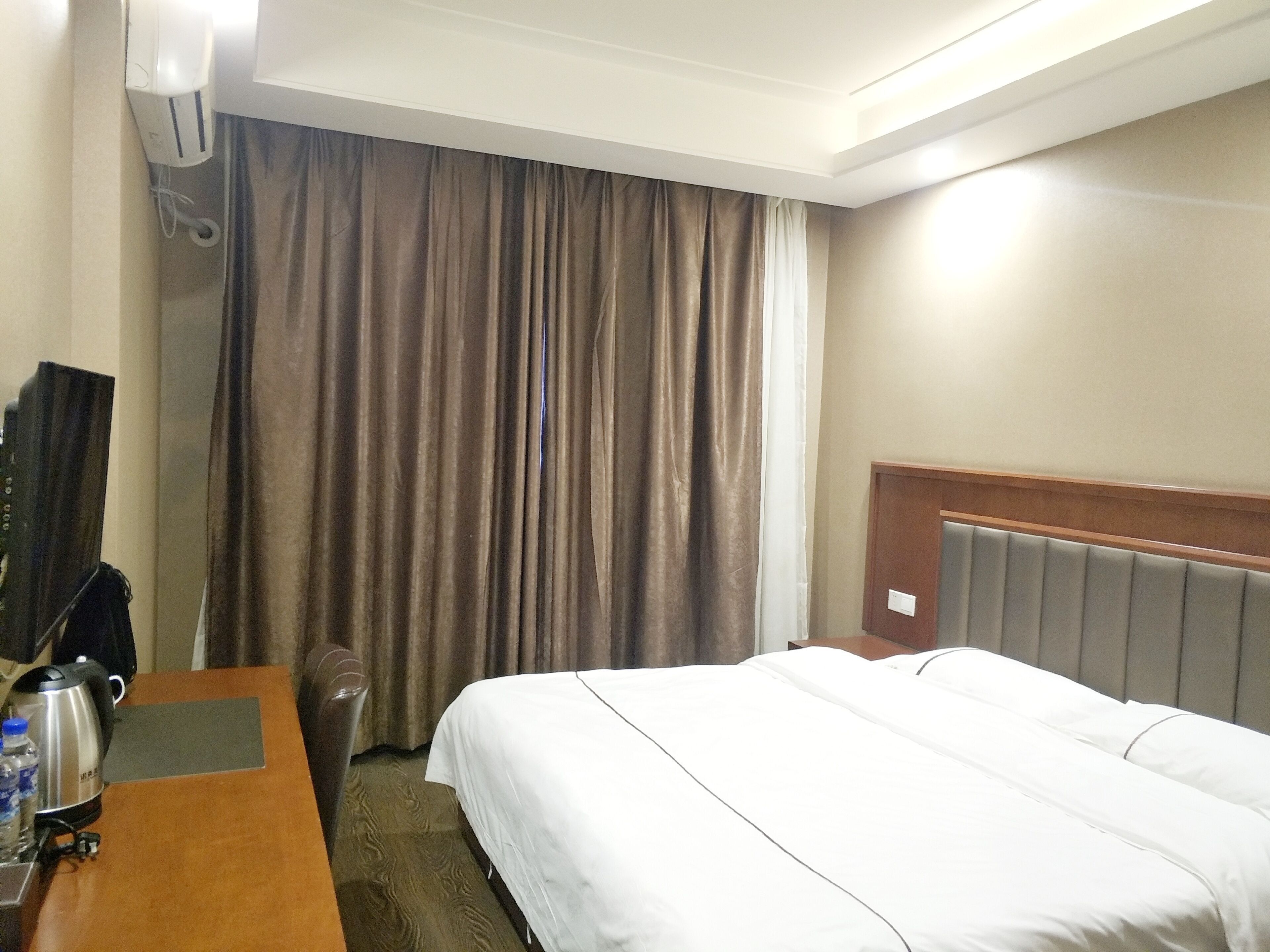 Minibar, desk, laptop workspace, blackout drapes