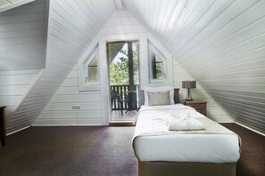 高档床上用品、羽绒被、客房内保险箱、笔记本电脑工作区