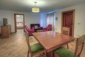 Breakfast, lunch and dinner served