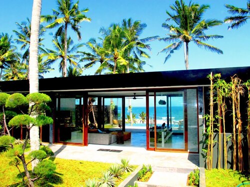 Beachfront Villa Inca- Breakfast included