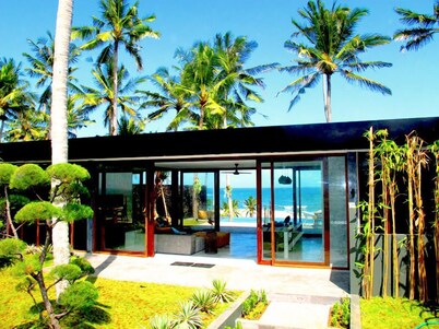 Beachfront Villa Inca- Breakfast included