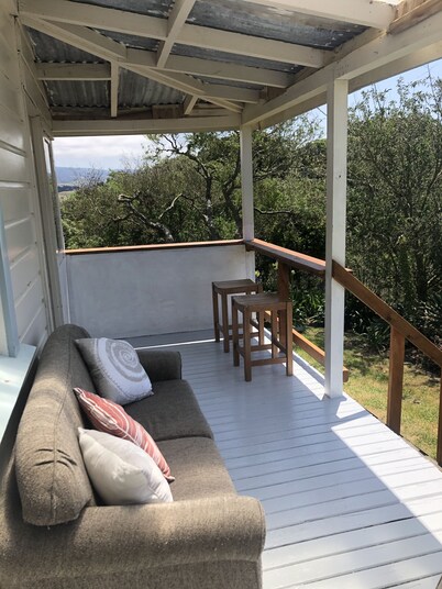 Moeraki Cottage overlooking the ocean in the Moeraki Village