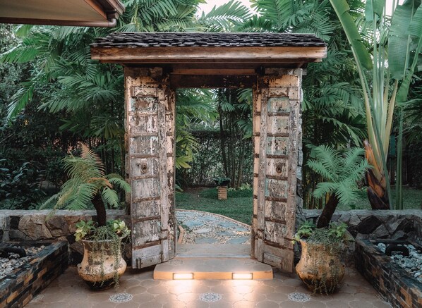 Exterior detail - Best in Chiangmai, Modern Love Villa, Garden paradise, Pool, Free breakfast, car (ChiangMai)