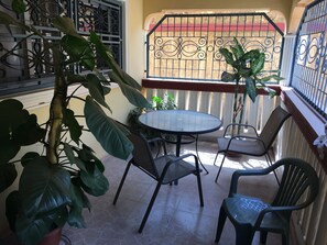 Outdoor dining - BARRY TALL GUEST HOUSE (Conakry)