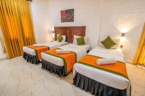 Schreibtisch, Verdunkelungsvorhänge, schallisolierte Zimmer