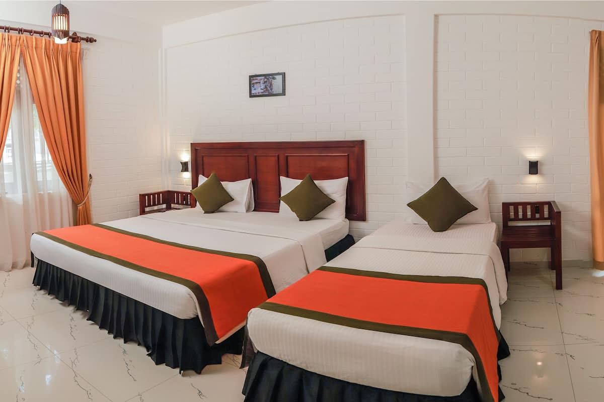 Kamar Triple Deluks | Meja kerja, tirai kedap cahaya, kedap suara, dan setrika/meja setrika