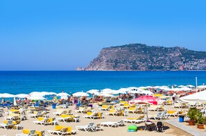 On the beach, sun-loungers, beach umbrellas, motor boating - Grand Alisa Hotel – Ex.Royalisa Hotel (Alanya)