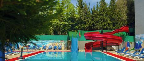 Outdoor pool, pool loungers