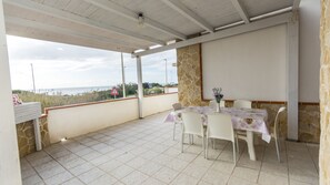 Outdoor dining - VILLA SALINA MONACI, BEACH FRONT (San Pietro Spekijarika)