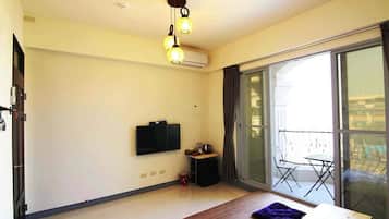 Standard Double Room | Desk, soundproofing, free WiFi, bed sheets