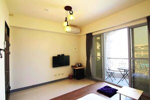 Standard Double Room | Desk, soundproofing, free WiFi, bed sheets