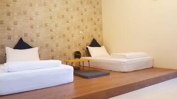 Chambre avec lits jumeaux | Bureau, chambres insonorisées, Wi-Fi gratuit, draps fournis