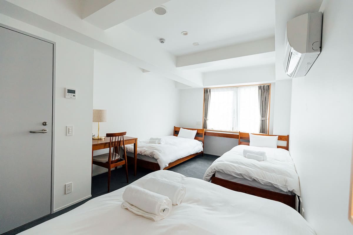 Comfort-Dreibettzimmer, eigenes Bad | Schreibtisch, Bügeleisen/Bügelbrett, kostenloses WLAN