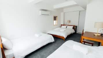 Comfort Triple Room, Private Bathroom | Desk, iron/ironing board, free WiFi