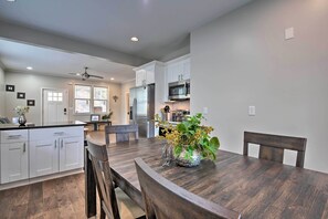 Dining - Chic Atlanta Home < 4 Mi to Mercedes-Benz Stadium! (Atlanta)