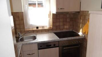 Kjøleskap, mikrobølgeovn, ovn og oppvaskmaskin