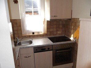 Kühlschrank, Mikrowelle, Ofen, Geschirrspüler